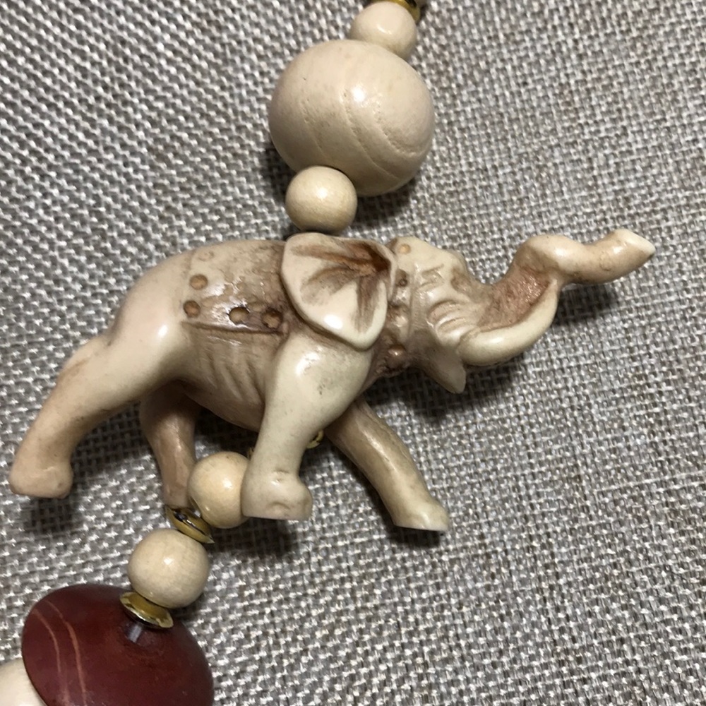 Vintage carved elephant necklace